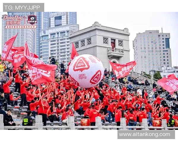 啤酒与足球的完美结合明星广告展现激情与活力的视觉盛宴